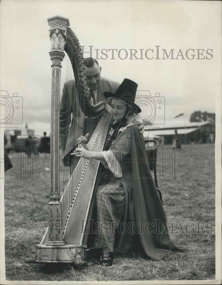 Press Photo Harpist Elsie Davies, Husband Williams Davies - Historic Images