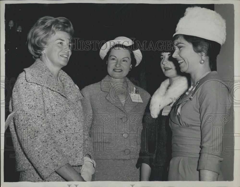 1962 Press Photo Mrs. Norstad Speaks to American Wives - Historic Images