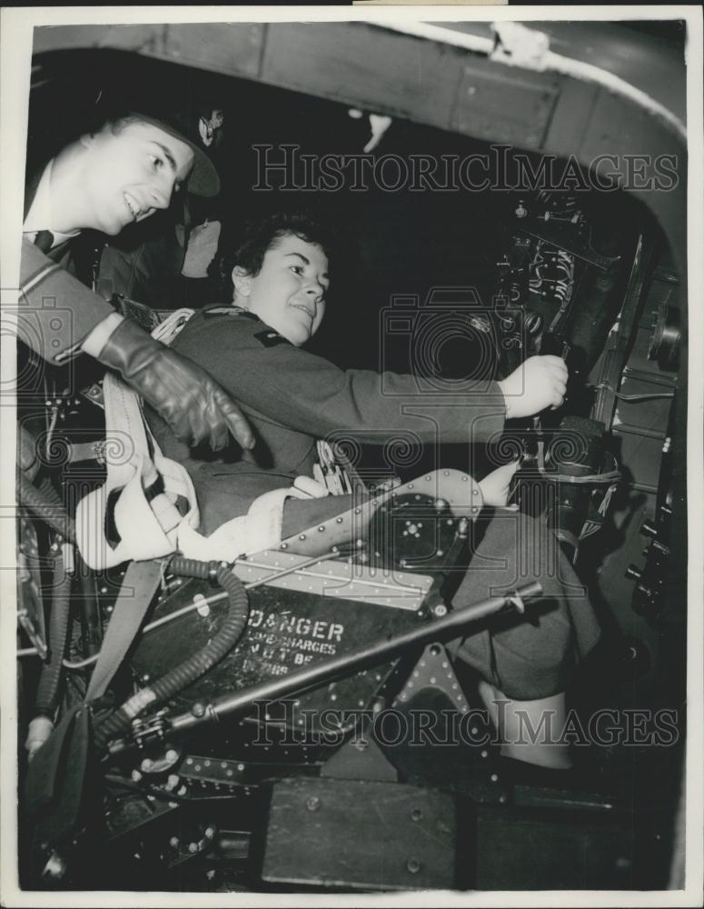 1954 Press Photo Preview of National Radio Show - Historic Images