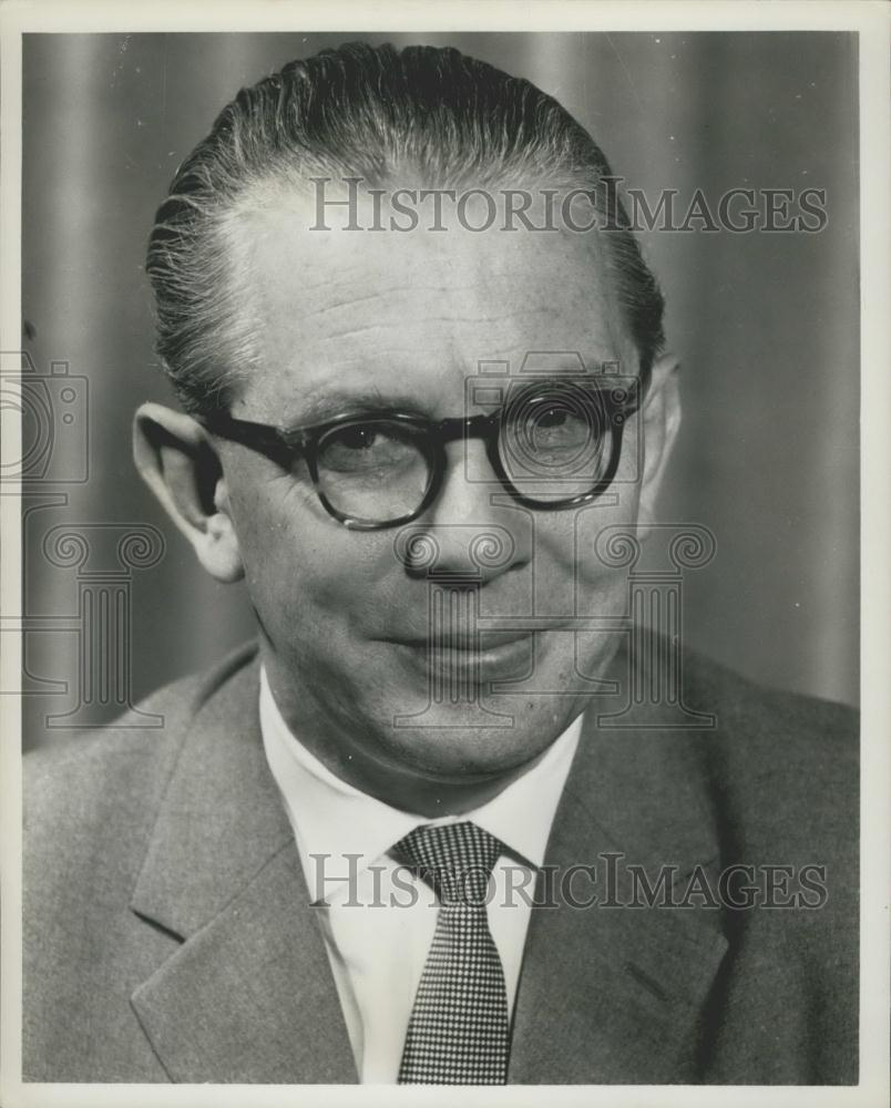 1967 Press Photo Kai-Uwe Von Hassel Federal Minister Refugees War Victims - Historic Images