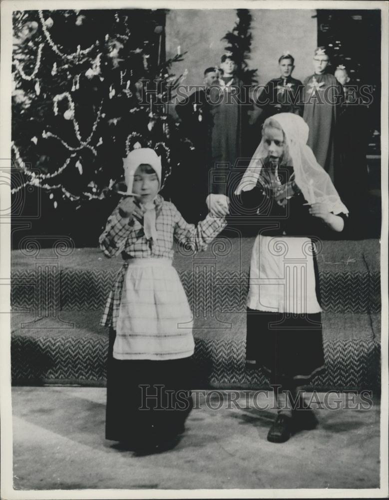 1954 Press Photo Princess Marijke, Princess Beatrix - Historic Images