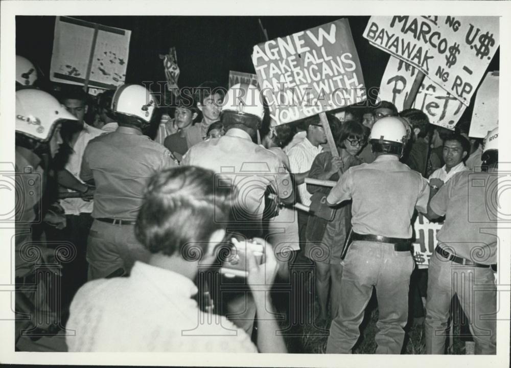 Press Photo Anti-American students in the Philippines - Historic Images