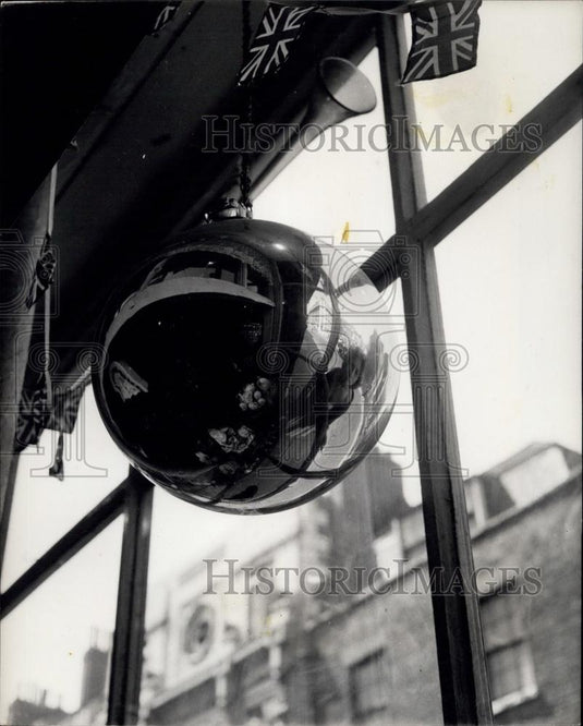 Press Photo 'Props" In " The Delighful Muddle antique shop - Historic Images