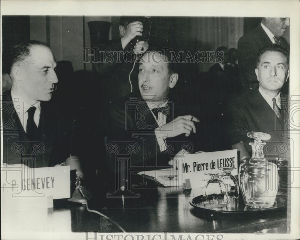 1958 Press Photo French delegation , M.P. Genevey and M. Pierre de Leusse. - Historic Images