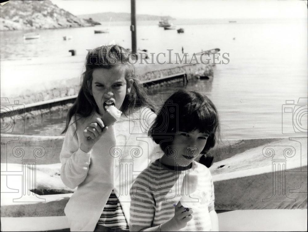 Press Photo Charlie Chaplin&#39;s Daughters, June &amp; Annette - Historic Images