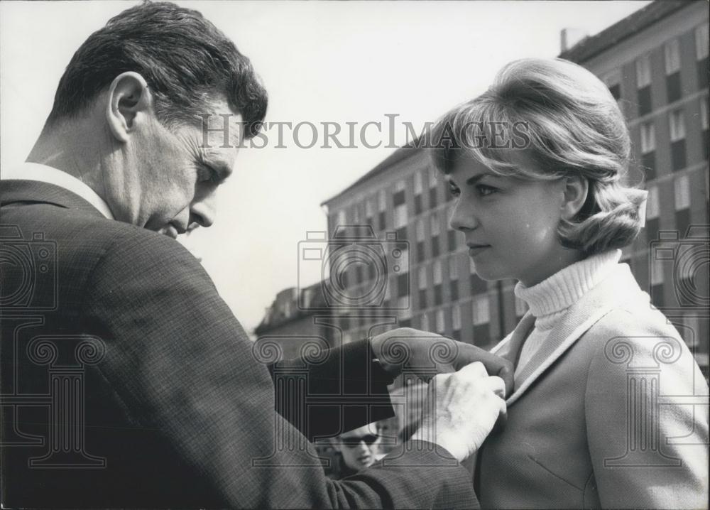 1966 Press Photo Rudolf Rolfs &his wife Renate at anti-nuclear march - Historic Images