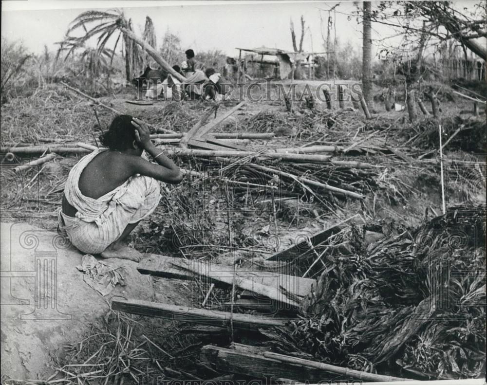 1973 Press Photo Aftermath Of The Tornado In Bangladesh - Historic Images
