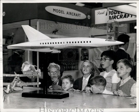 1958 Press Photo Model Engineer and Aircraft exhibition - Historic Images
