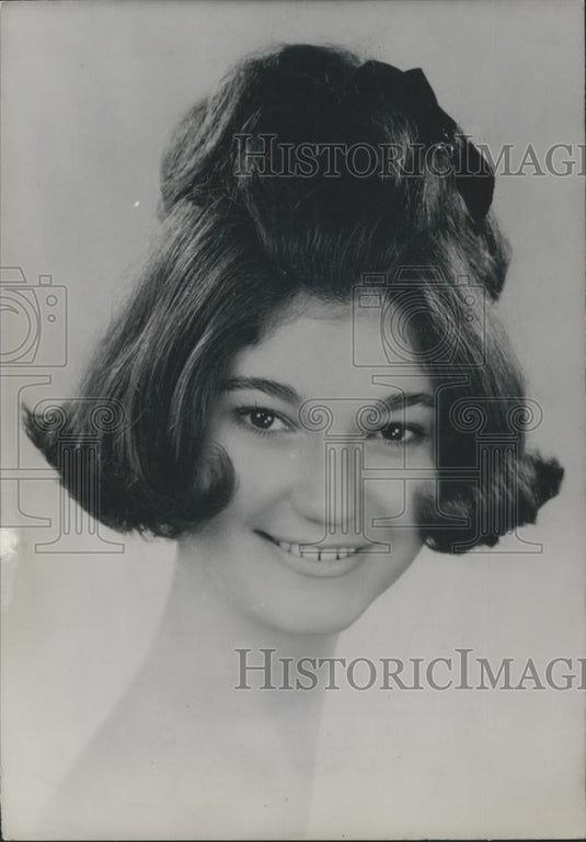 1963 Press Photo Hairstyle By Parisian Hairstylist Antoine Salvador - Historic Images