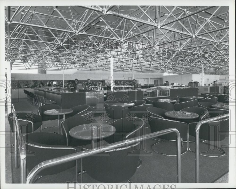 Press Photo Uniobel Urouteal, Canada: Passenger terminal - Historic Images