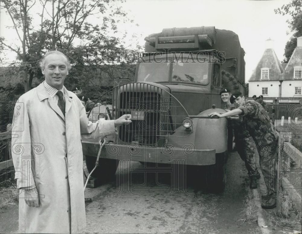 Press Photo Viscount David Montgomery and Army truck - Historic Images