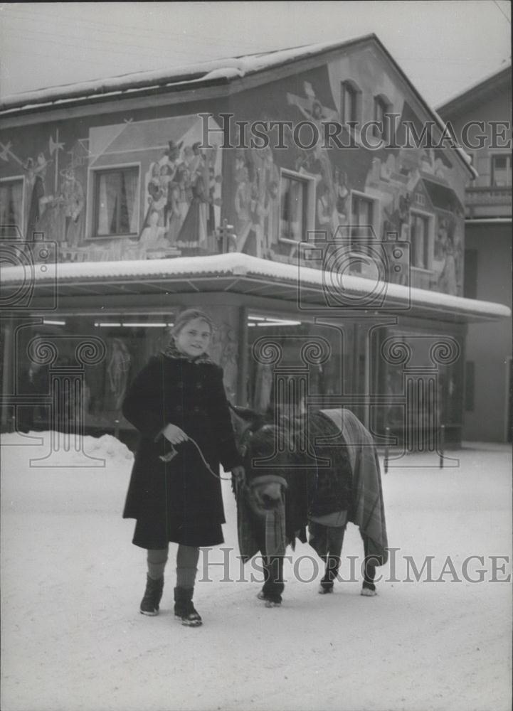 1960 Press Photo Donkey forPassion plays in Oberammergau - Historic Images