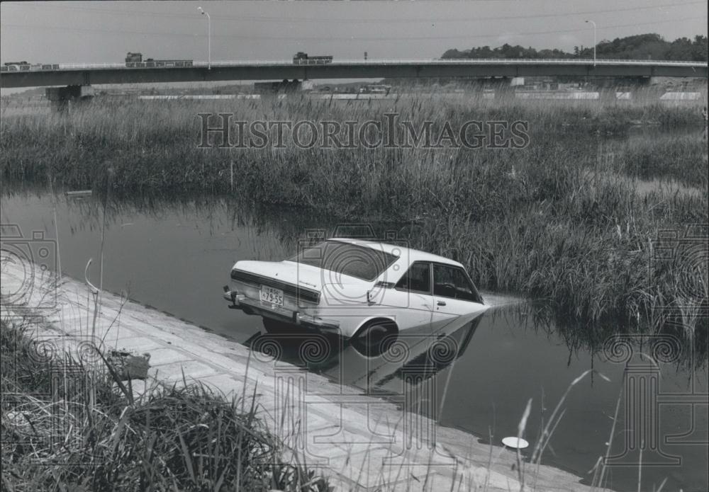 Press Photo Car In Flooded Area Of Japan, Rainy Season - Historic Images