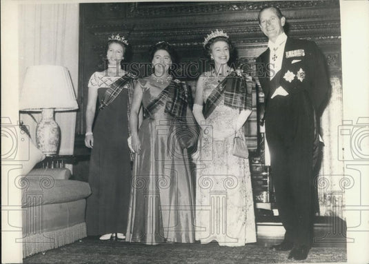 1976 Press Photo Princesses Anne& Margaret, The Queen and the Duke of Edinburgh - Historic Images
