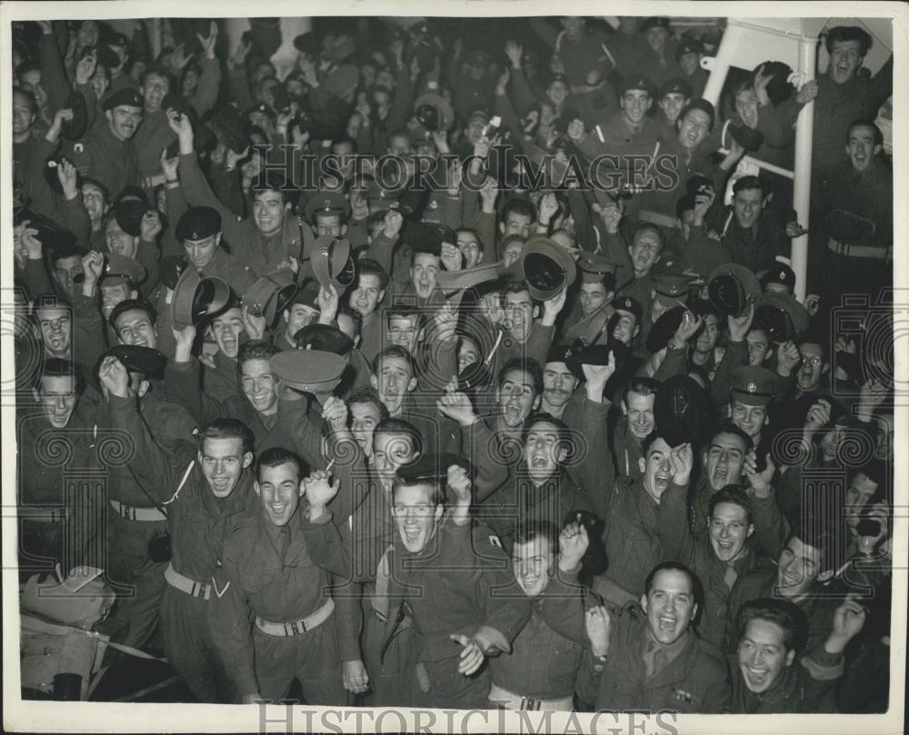 1956 Press Photo British Troops, Southampton - Historic Images