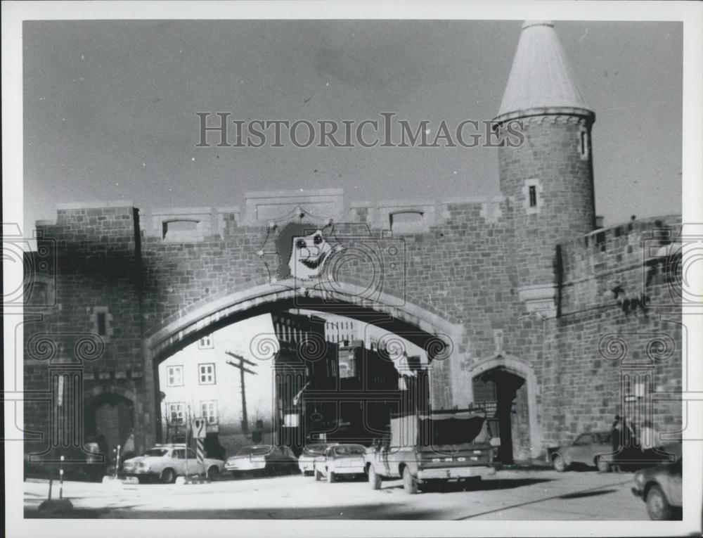 Press Photo Porte St. Jean In Town Of Quebec Canada - Historic Images