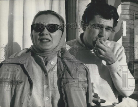 1957 Press Photo Edmund Purdom Actor Wife Winter Holiday Switzerland St. Moritz - Historic Images