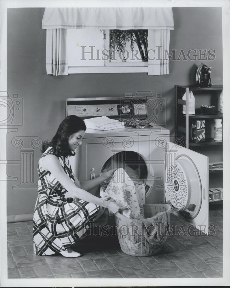 1969 Press Photo Hotpoint HeavyDuty Dryer Historic Images