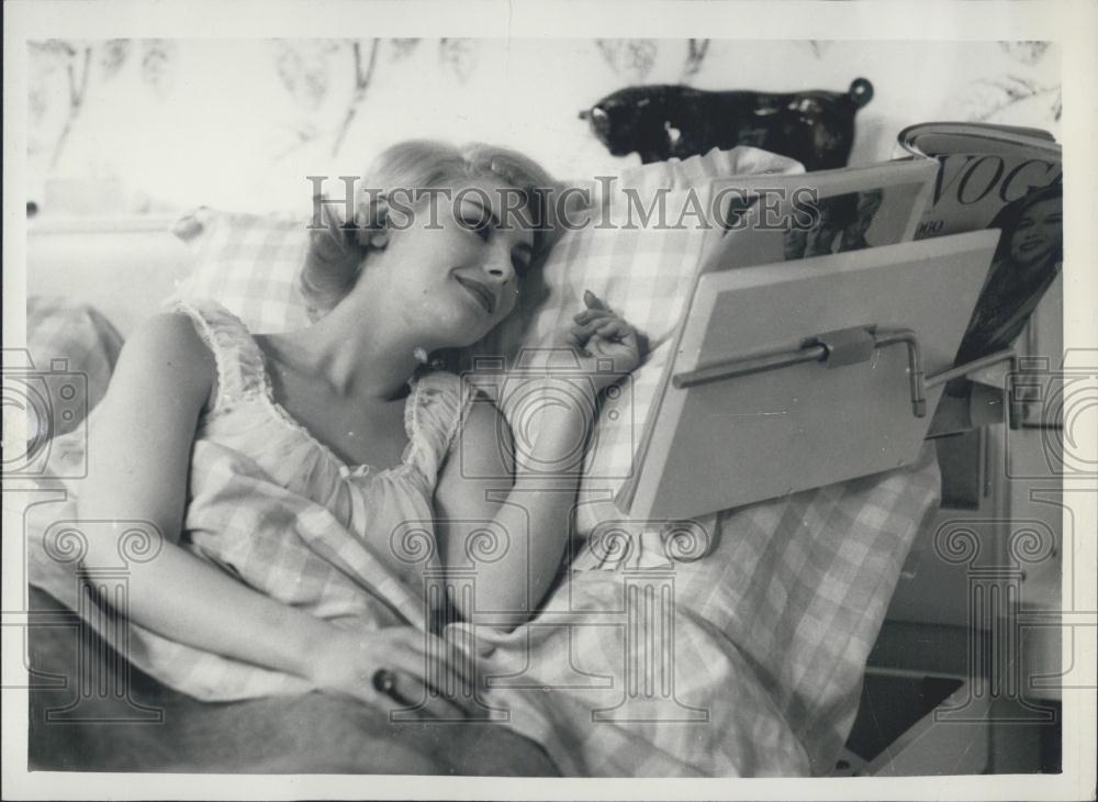 1960 Press Photo &quot;Precious Dream&quot; Bed - By Slumberland - Historic Images