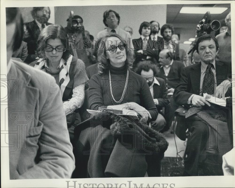 1976 Press Photo Georgia Clark (center) wife of ex Attorney General Ramsey Clark - Historic Images