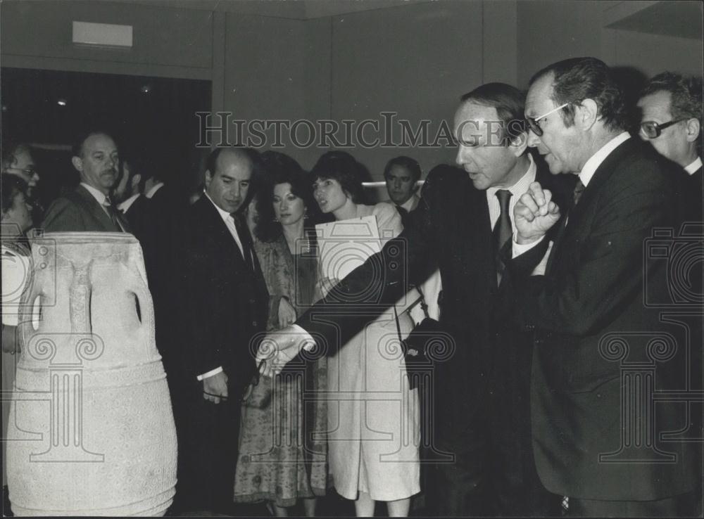 1985 Press Photo Swiss Foreign Minister Pierre Aubert (R) & Sadruddin Aga Khan - Historic Images
