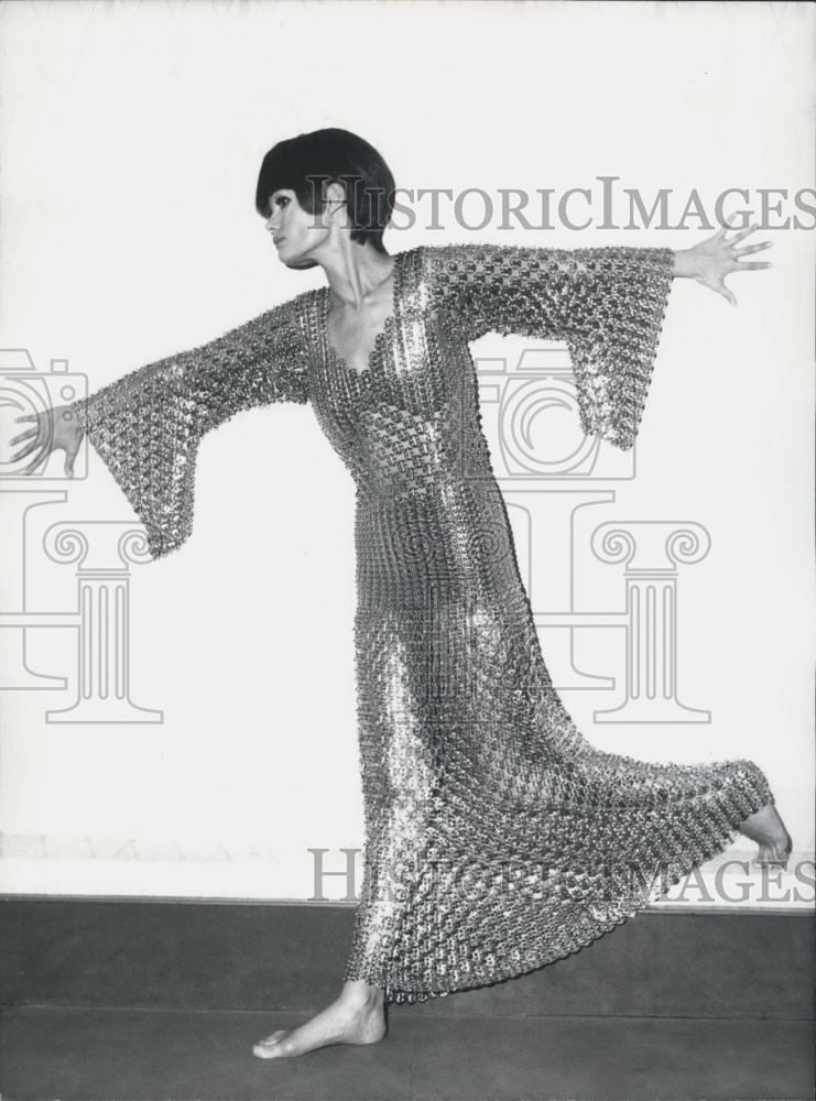 1969 Press Photo Model Verona, Italian Fashion Producer Hawai - Historic Images