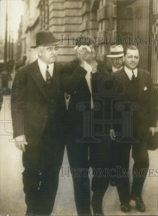 1932 Press Photo Frank Parzvch with Police Confessed to Kidnapping Lindberg Baby - Historic Images