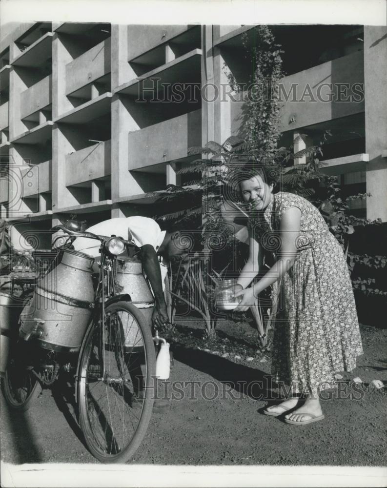 Press Photo Indian Milkman does his Rounds at the Bnilai Government Hotel - Historic Images