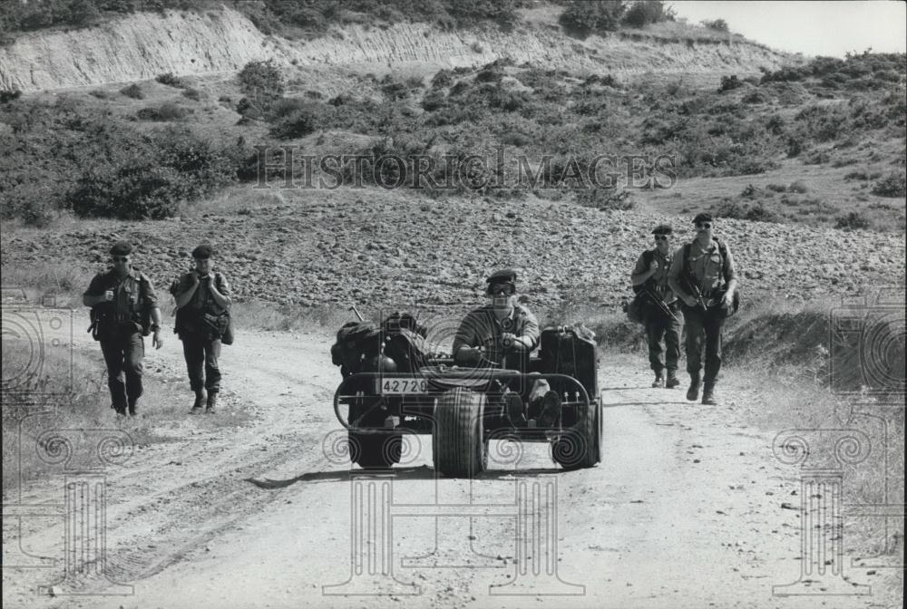 1967 Press Photo NATO Troops on Maneuvers - Historic Images