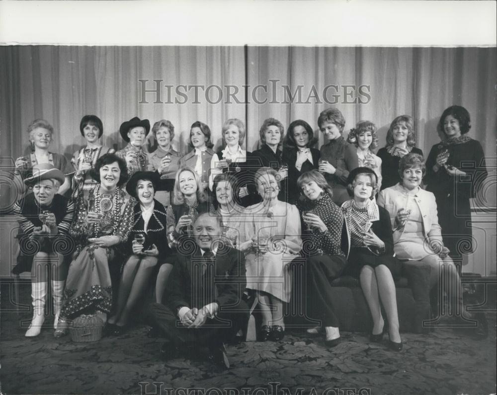 1973 Press Photo The Mousetrap Play Anniversary Actresses Who Played Lead - Historic Images