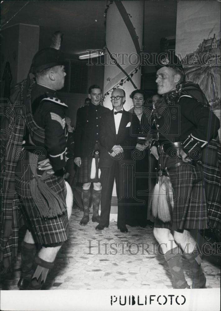1952 Press Photo Admiral Carney, Scotch Dancer - Historic Images
