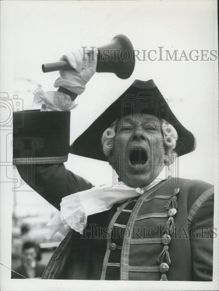 1945 Press Photo BEN JOHNSON- "News of the World" National Town-Criers' Champn - Historic Images