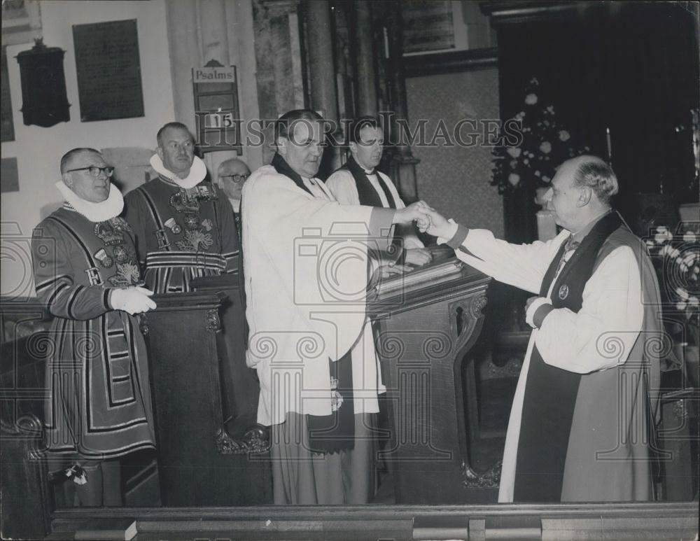 1966 Press Photo Tower Of London Chapel Regains Its Royal Status - Historic Images