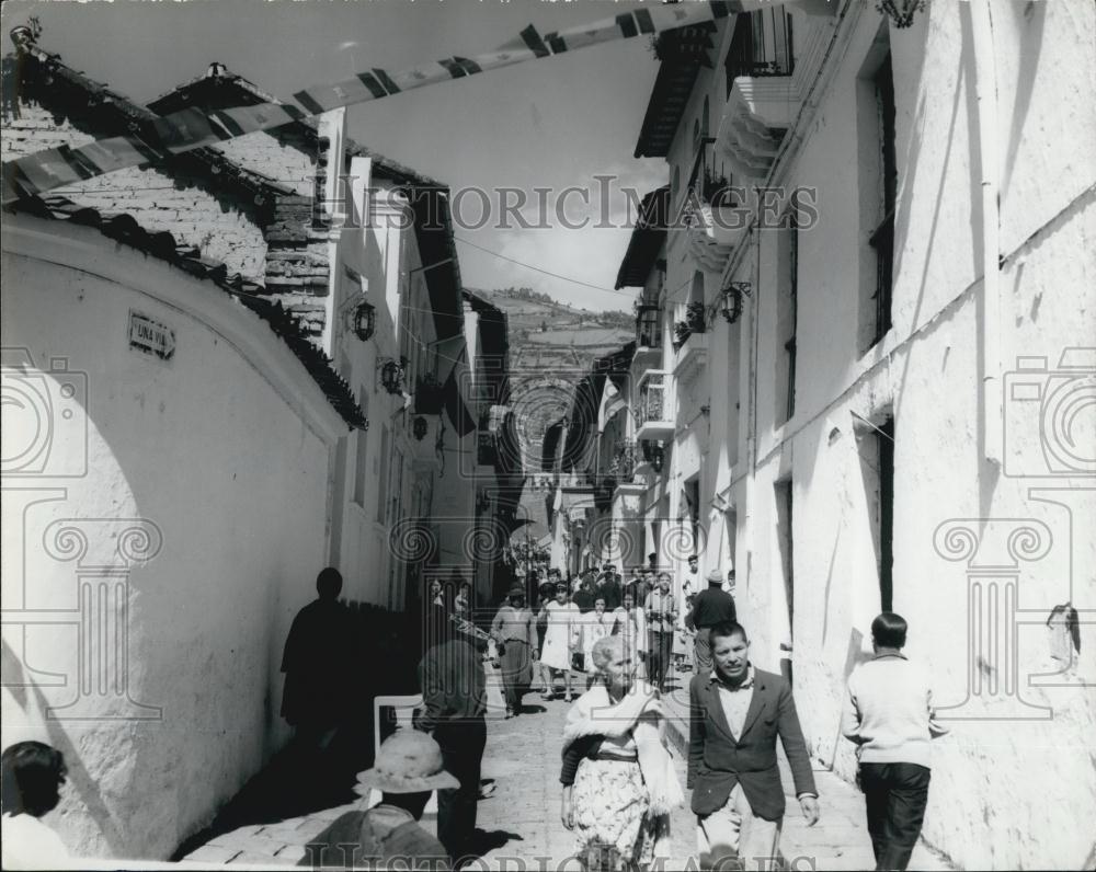 Press Photo Quito: Ronda Street in Ecuador - Historic Images