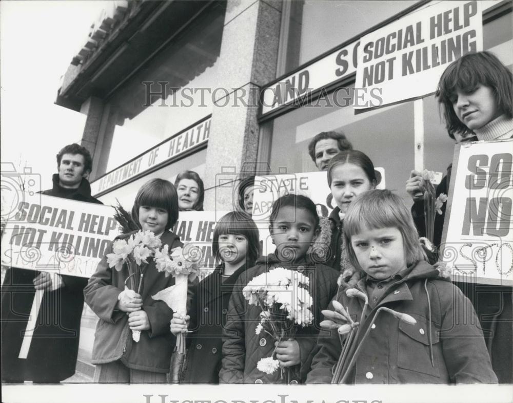 Press Photo Abortion vigil in south east London - Historic Images