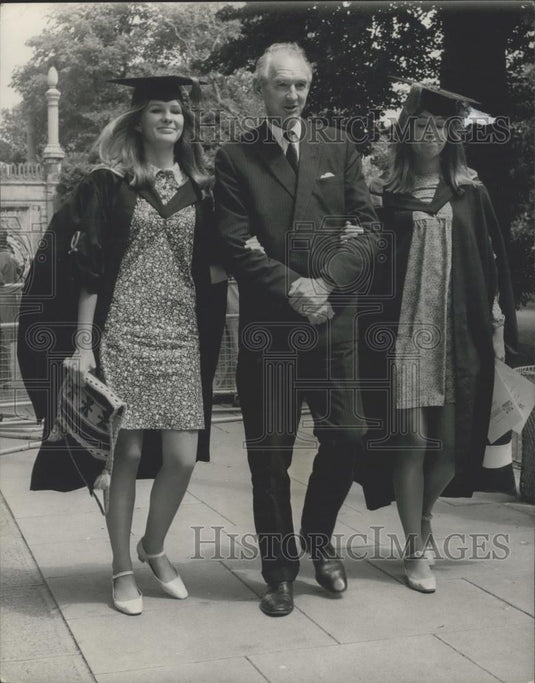 1966 Press Photo Mr. Douglas Jay & daughters, Catherine (left) and Helen - Historic Images
