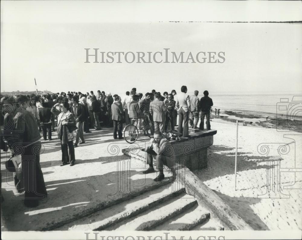 1975 Press Photo Hotel Battle in Tel Aviv: 7 Guerrillas &amp; 3 Israeli Soldiers - Historic Images