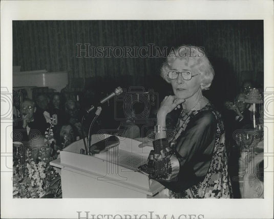 1977 Press Photo Robert D. Murphy & Claire Booth Luce Presenting Award - Historic Images