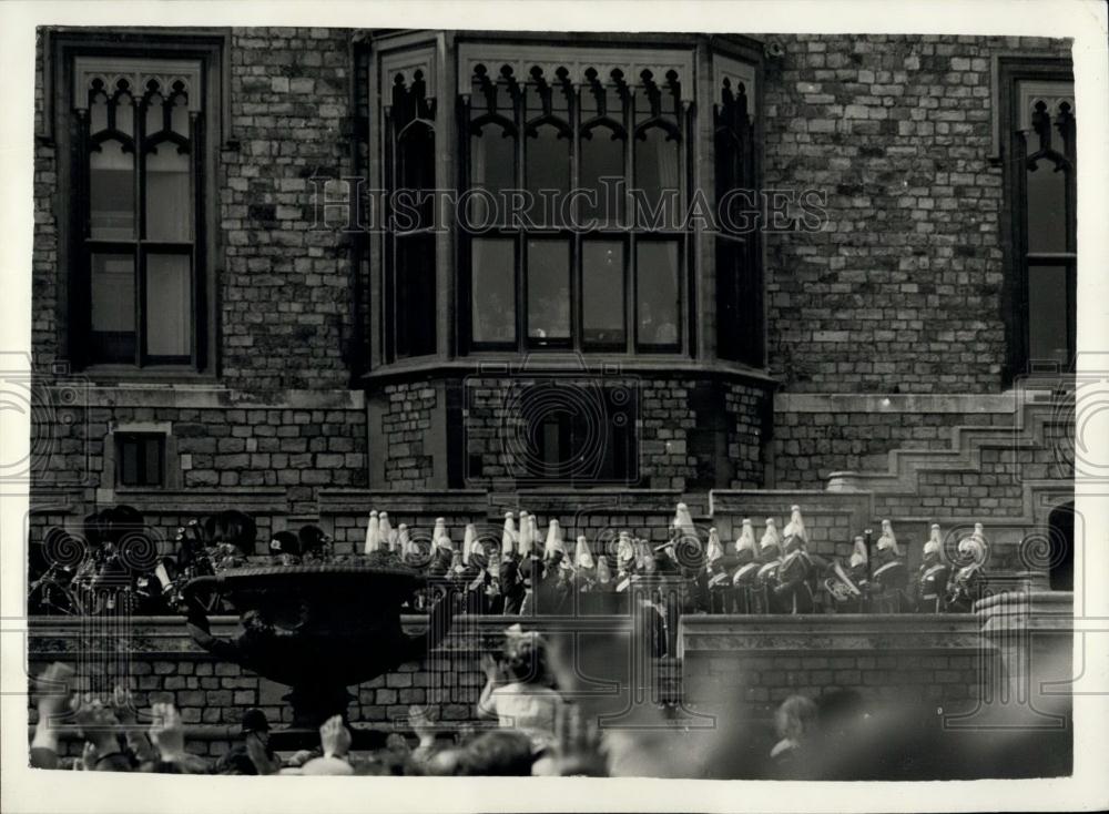 1957 Press Photo Royal family in window at 31st. birthday celebration - Historic Images