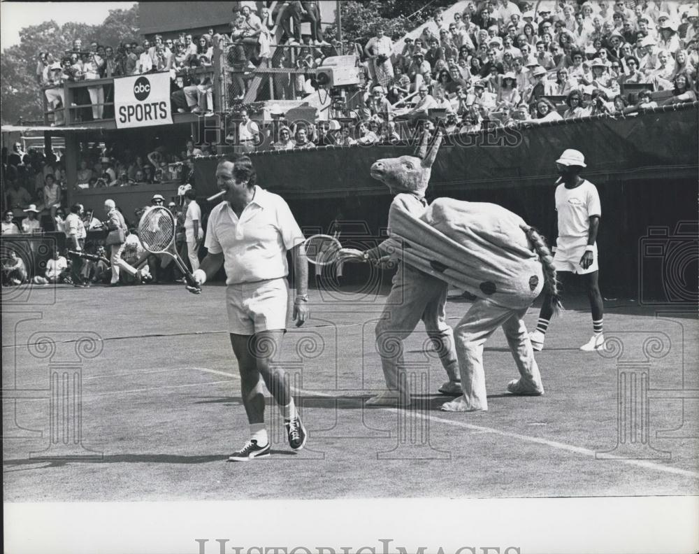 Press Photo Alan King ,comedian on tennis cour - Historic Images