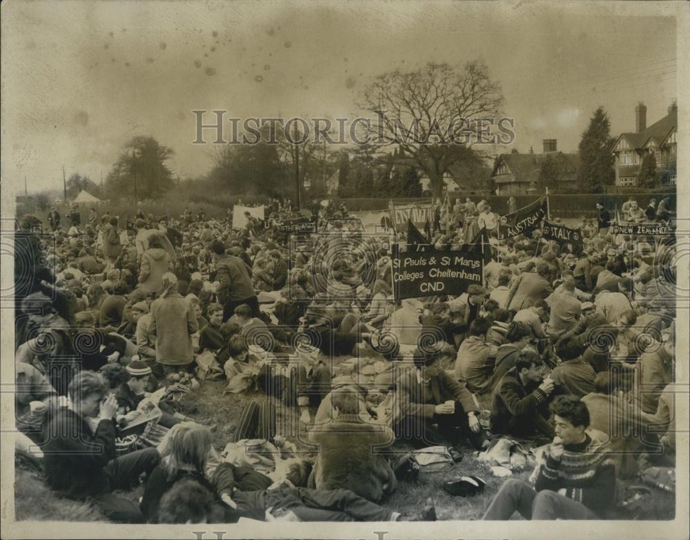 1962 Press Photo Aldermaston March - Historic Images