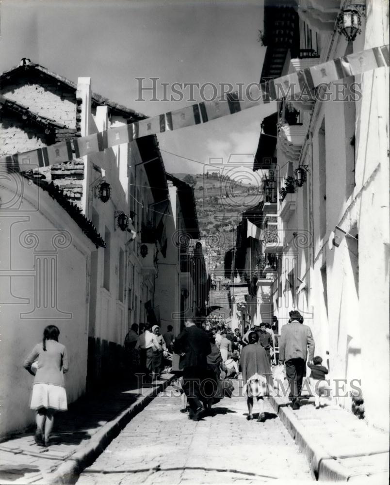 Press Photo view of Ronda Street in older part of Quito, Ecuador - Historic Images