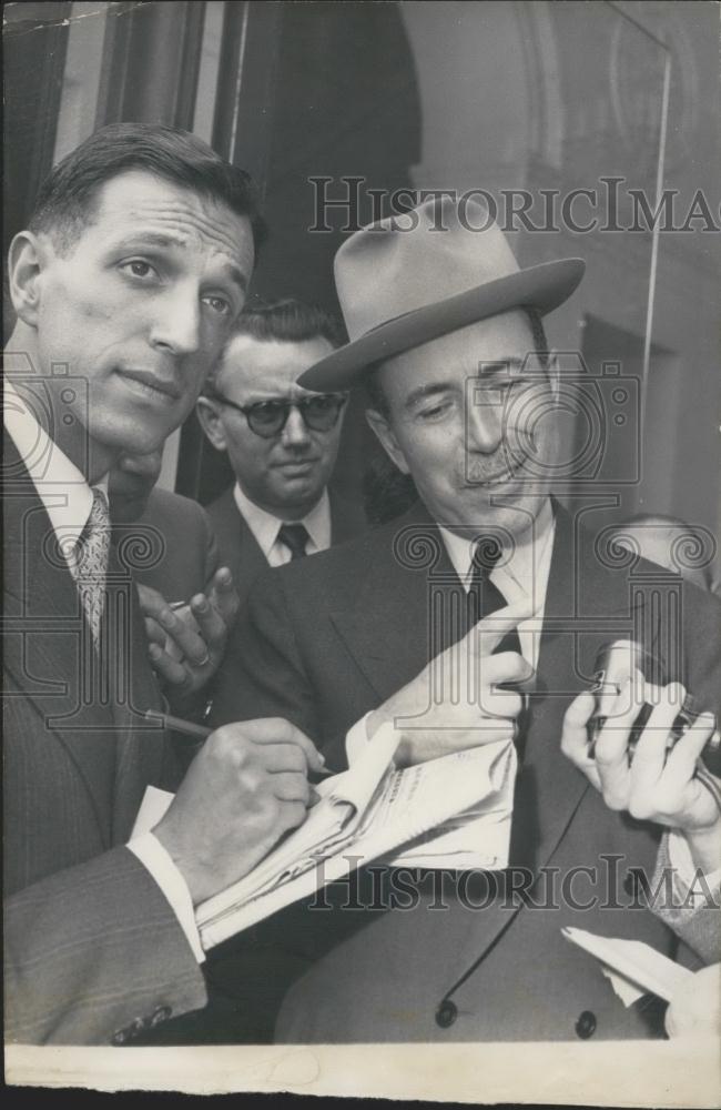1953 Press Photo Former Prime Minister Antoine Pinay France newspapermen - Historic Images