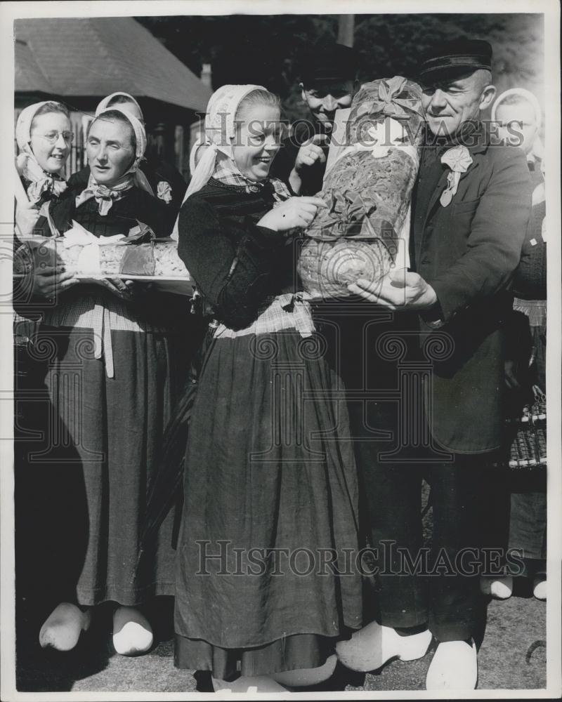 1953 Press Photo International Eisteddfod-Liangollen Dutch Folk Dancers N Wales - Historic Images