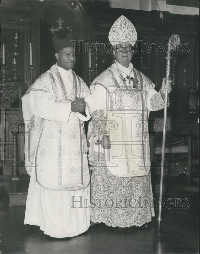 1965 Press Photo Reverend Ratuloco, Fiji Priest, Victor Foley, Bishop Of Fiji - Historic Images