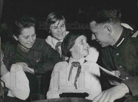 1953 Press Photo Free German Youth Girl-36th Anniv Of Socialistic Oct Rev-Weimer - Historic Images
