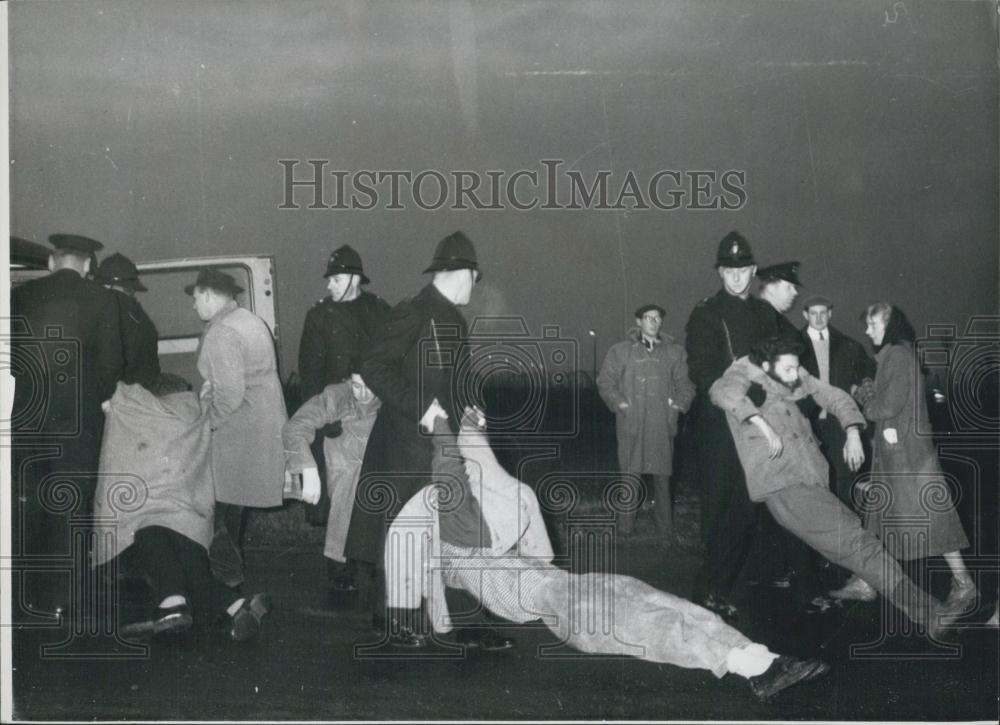 Press Photo Forty five arrested at Rocket Site demonstration - Historic Images