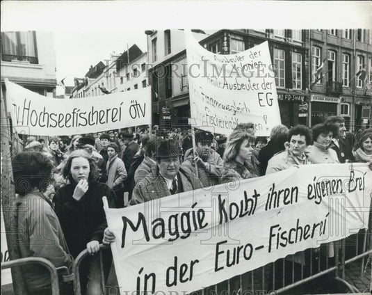1981 Press Photo German fishermen seen demonstrating - Historic Images
