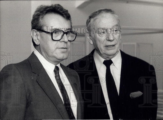 1989 Press Photo Valmont Film Premiere Director Milos Forman Actor Yves Montand - Historic Images
