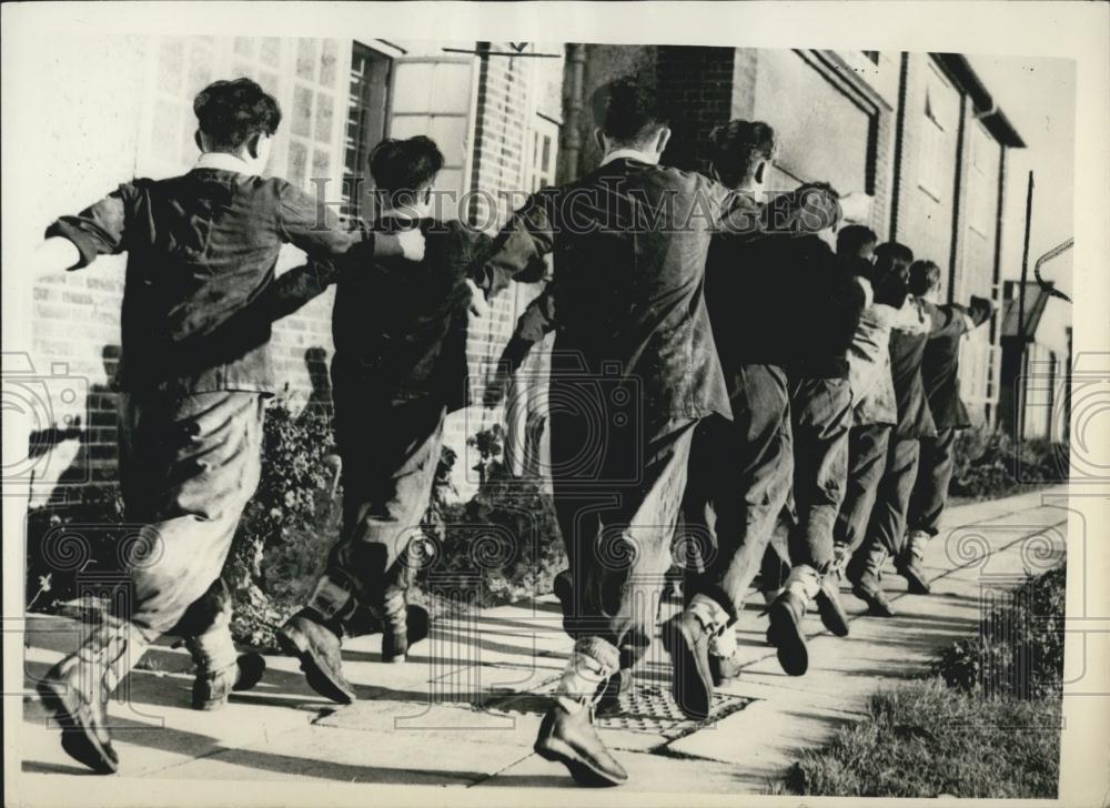 1958 Press Photo Boys of the Rebel Brigade -at Blantyre House - Historic Images